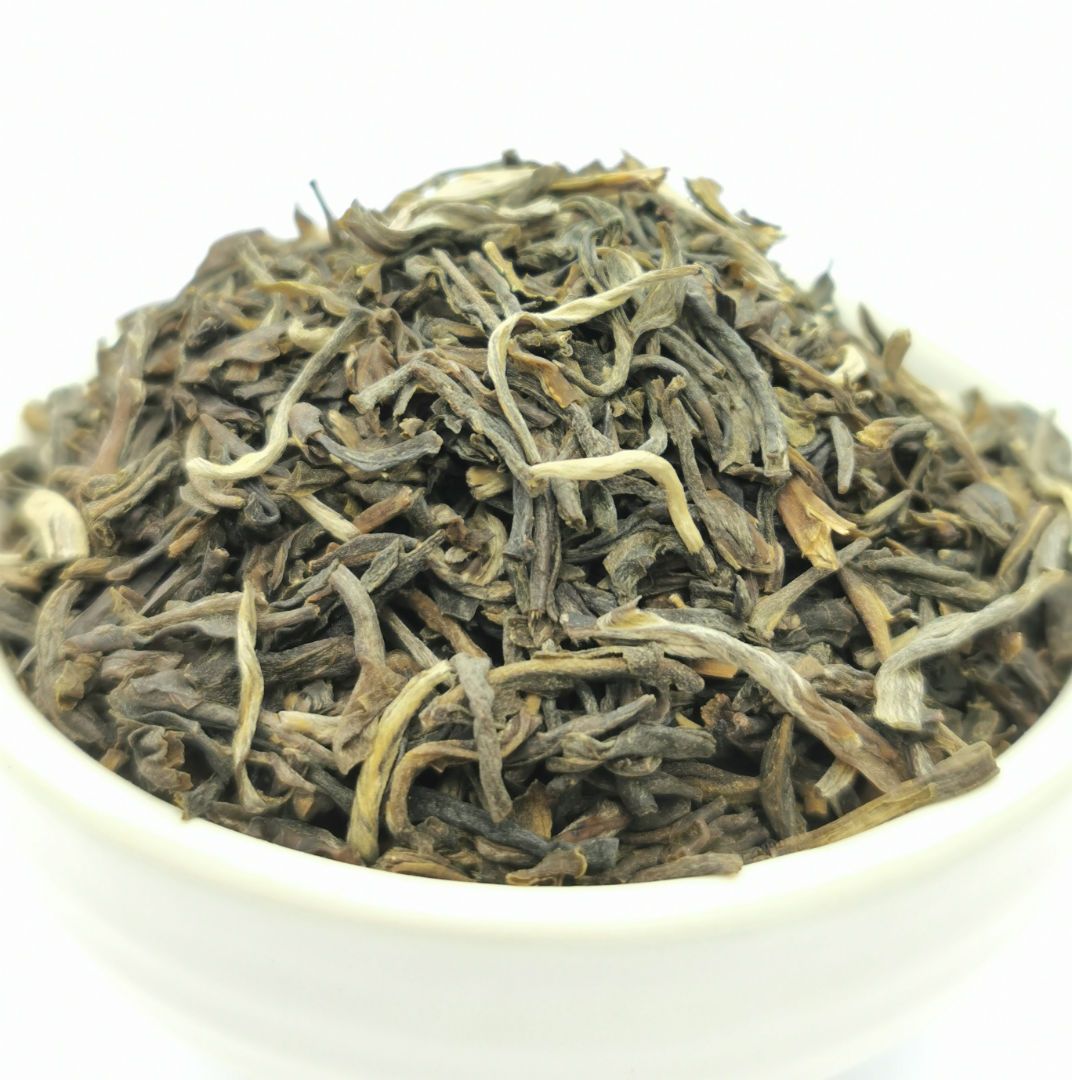 Grüner Tee mit Jasminblüten aromatisiert