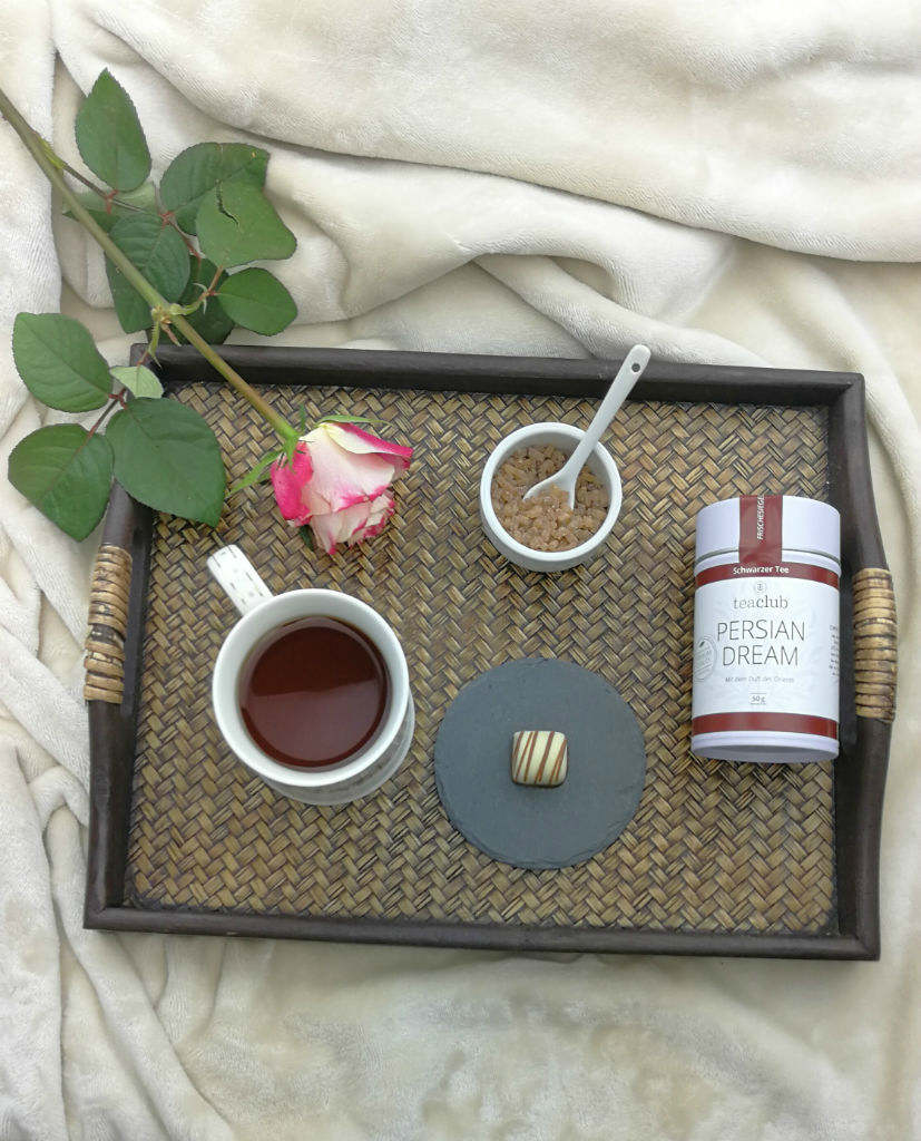 Persicher Schwarzer Tee verfeinert mit Kardamom, Rosenblüten und Saflorblüten