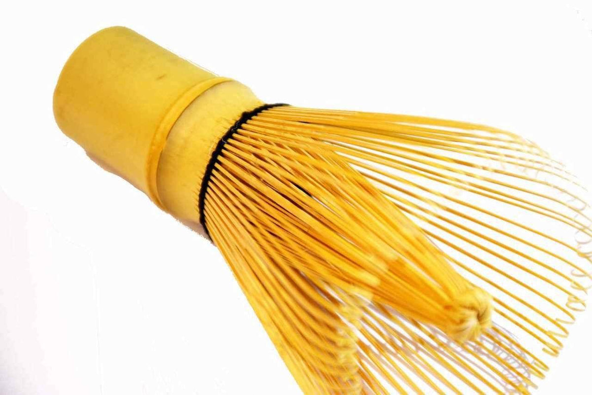 Bambusbesen (Chasen) für die Zubereitung von Matcha