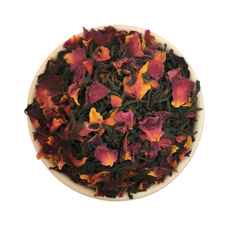 Schwarzer Tee mit Rosen